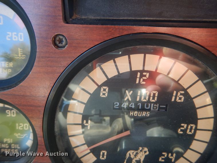 image for item FU9503 1996 Mack CL713 semi truck