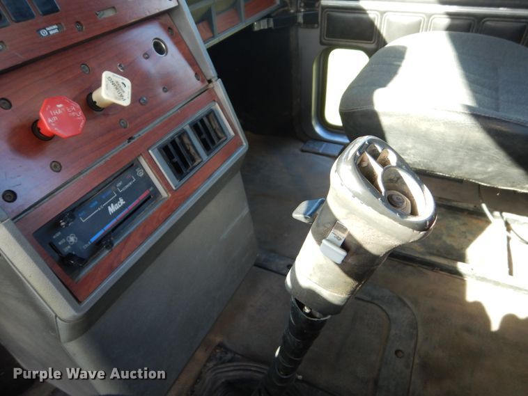 image for item FU9503 1996 Mack CL713 semi truck