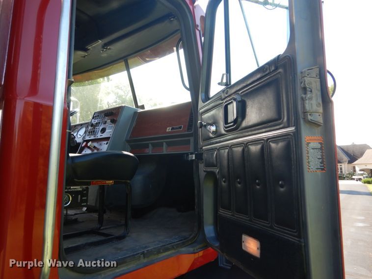 image for item FU9503 1996 Mack CL713 semi truck