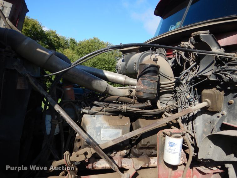 image for item FU9503 1996 Mack CL713 semi truck