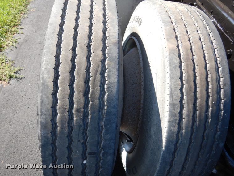 image for item FU9503 1996 Mack CL713 semi truck