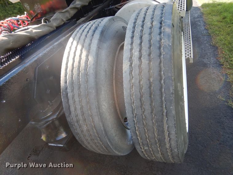 image for item FU9503 1996 Mack CL713 semi truck