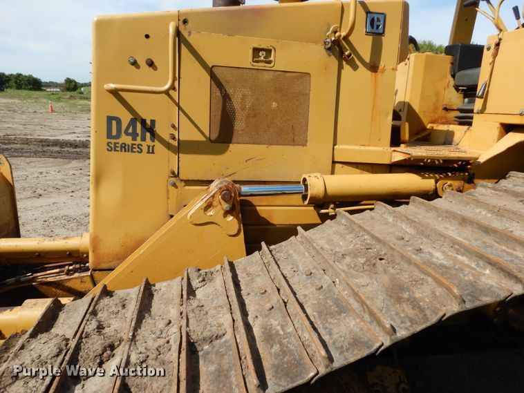 image for item FU9516 1987 Caterpillar D4H dozer