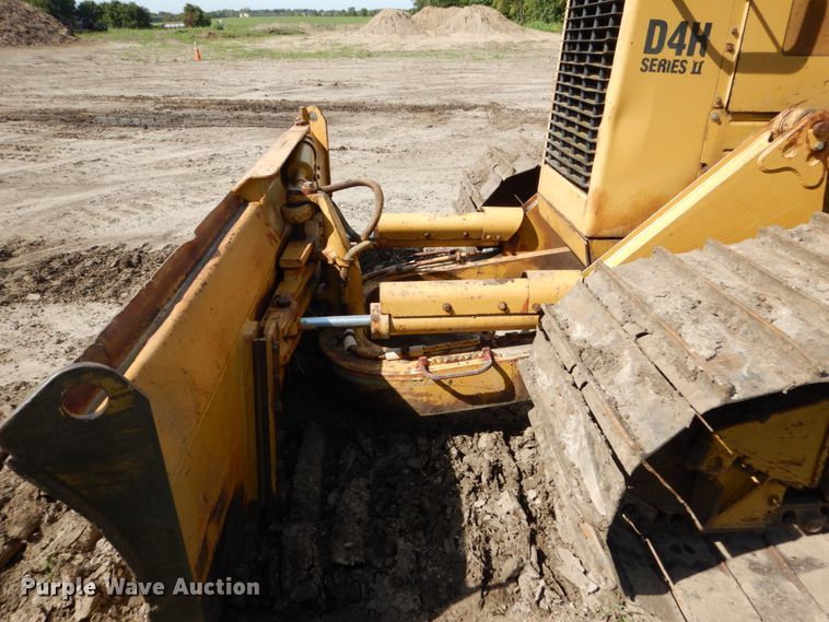 image for item FU9516 1987 Caterpillar D4H dozer