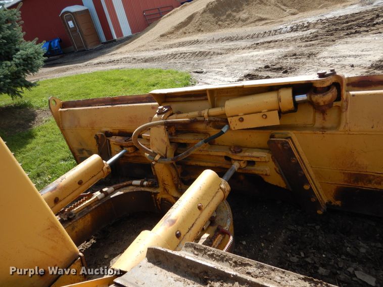 image for item FU9516 1987 Caterpillar D4H dozer