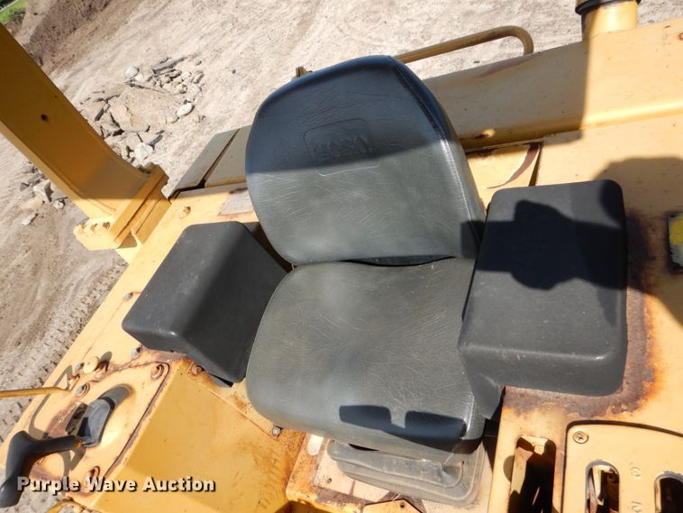 image for item FU9516 1987 Caterpillar D4H dozer
