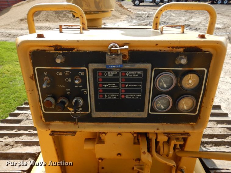 image for item FU9516 1987 Caterpillar D4H dozer