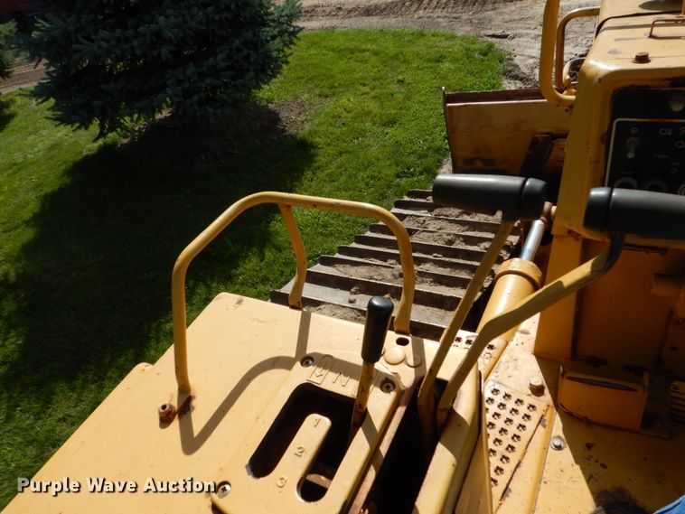 image for item FU9516 1987 Caterpillar D4H dozer