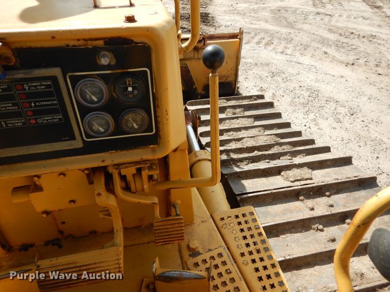 image for item FU9516 1987 Caterpillar D4H dozer