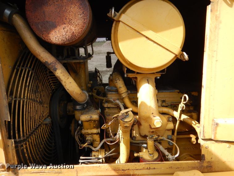 image for item FU9516 1987 Caterpillar D4H dozer