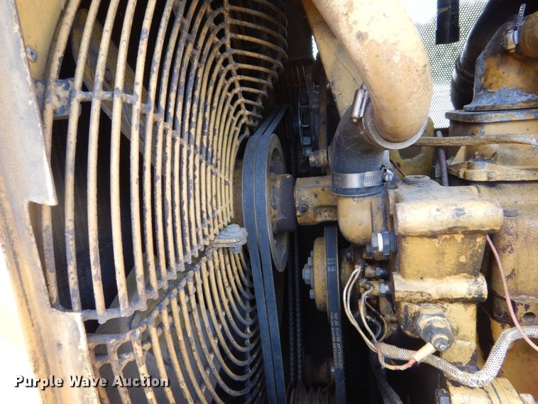 image for item FU9516 1987 Caterpillar D4H dozer