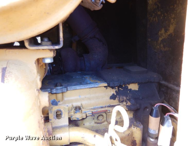 image for item FU9516 1987 Caterpillar D4H dozer