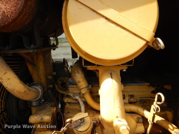 image for item FU9516 1987 Caterpillar D4H dozer