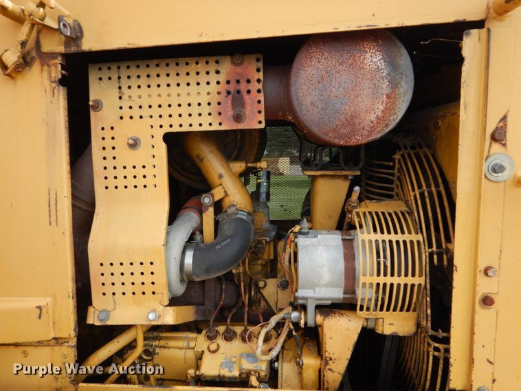image for item FU9516 1987 Caterpillar D4H dozer