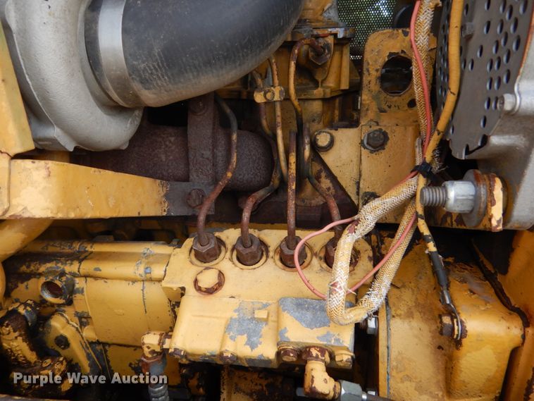image for item FU9516 1987 Caterpillar D4H dozer
