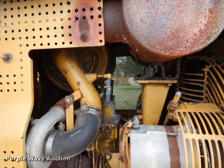 image for item FU9516 1987 Caterpillar D4H dozer