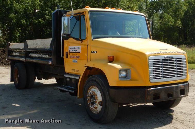 image for item FU9522 2000 Freightliner FL70 dump truck