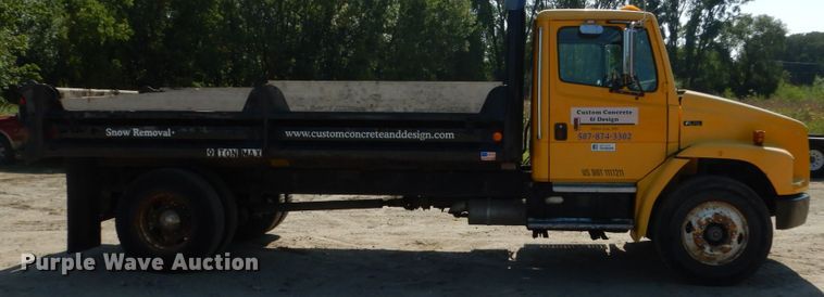 image for item FU9522 2000 Freightliner FL70 dump truck