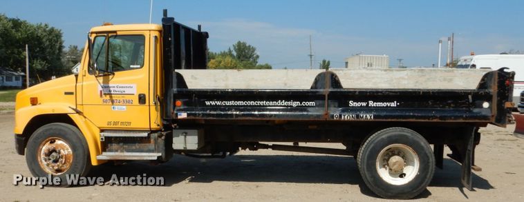 image for item FU9522 2000 Freightliner FL70 dump truck