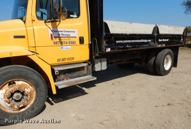 image for item FU9522 2000 Freightliner FL70 dump truck