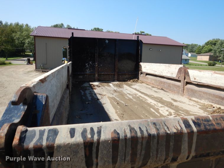 image for item FU9522 2000 Freightliner FL70 dump truck