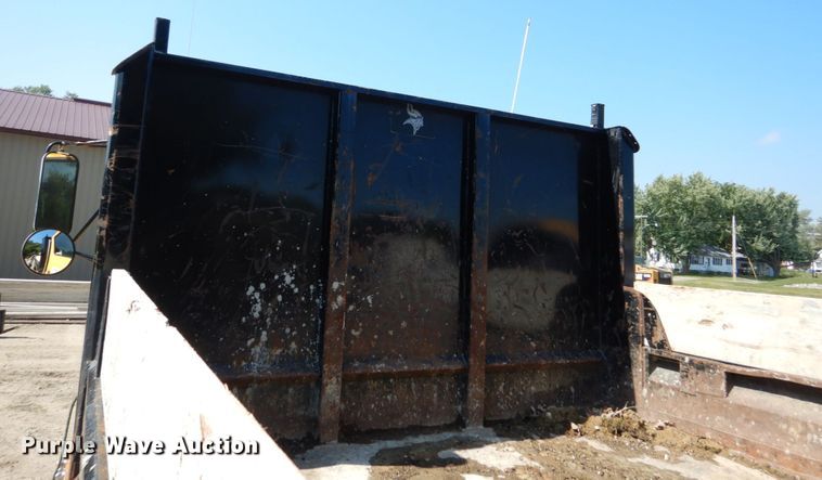 image for item FU9522 2000 Freightliner FL70 dump truck