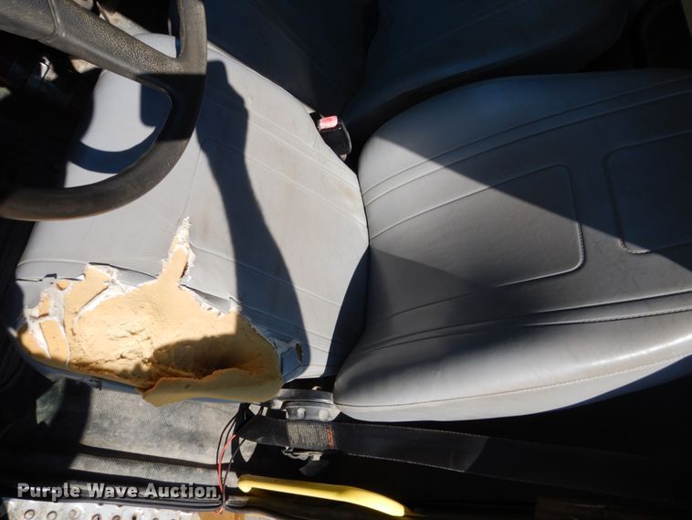 image for item FU9522 2000 Freightliner FL70 dump truck