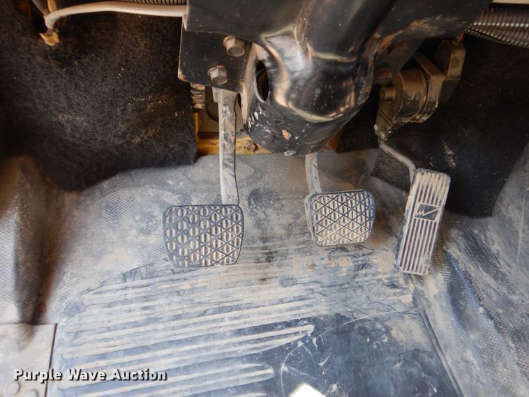 image for item FU9522 2000 Freightliner FL70 dump truck