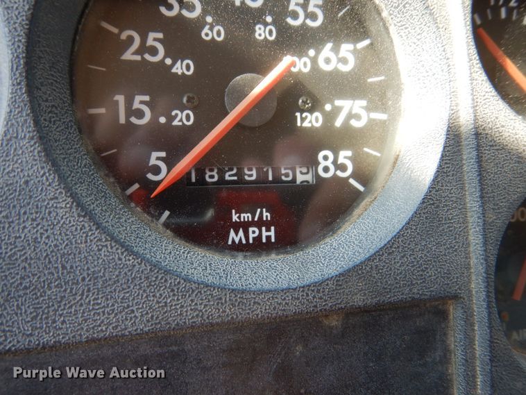 image for item FU9522 2000 Freightliner FL70 dump truck