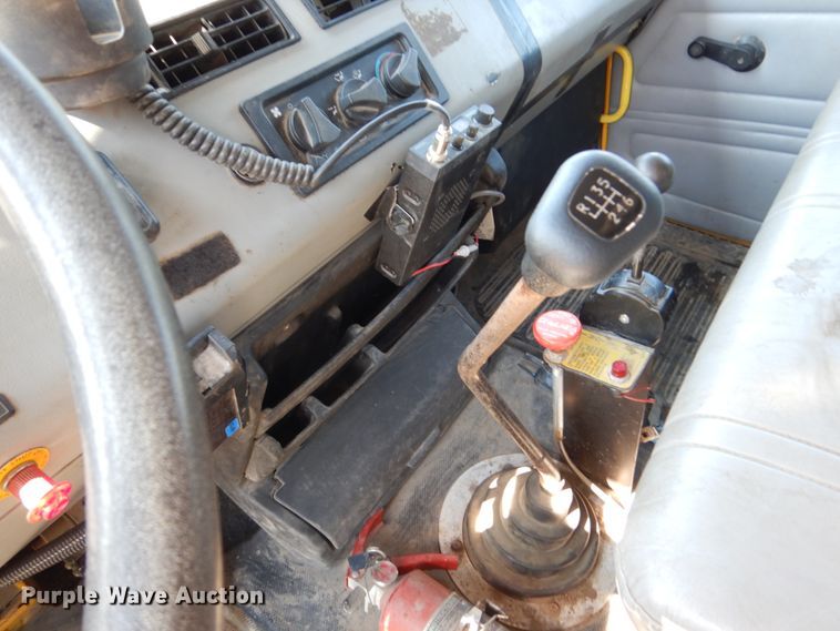 image for item FU9522 2000 Freightliner FL70 dump truck