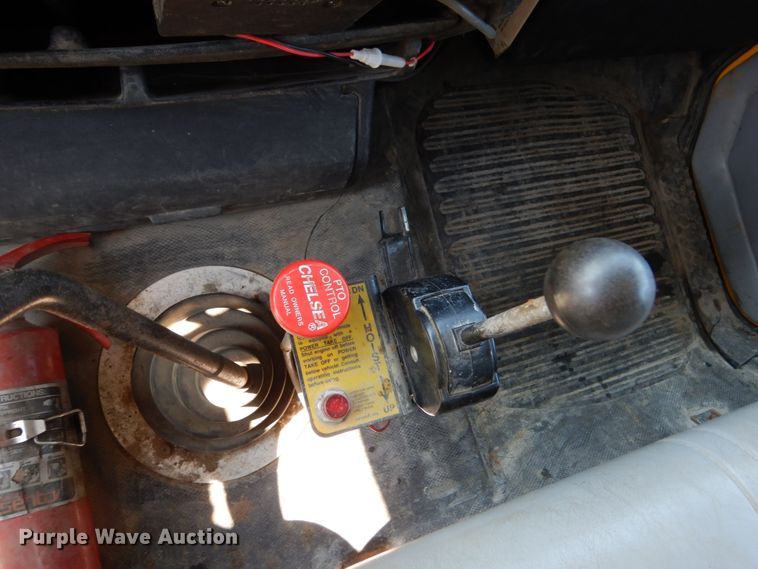 image for item FU9522 2000 Freightliner FL70 dump truck