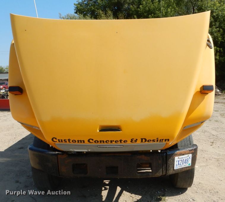 image for item FU9522 2000 Freightliner FL70 dump truck