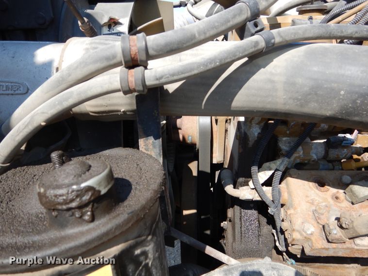 image for item FU9522 2000 Freightliner FL70 dump truck