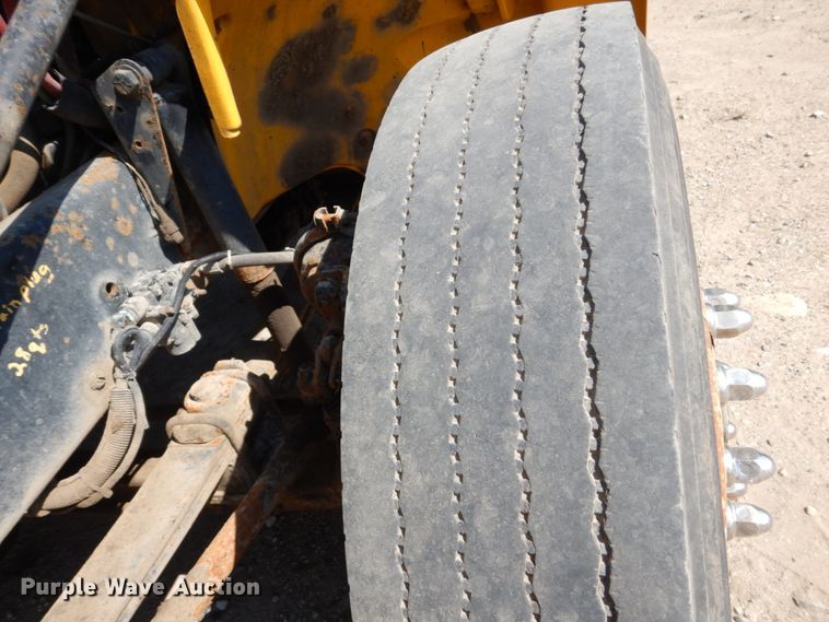 image for item FU9522 2000 Freightliner FL70 dump truck