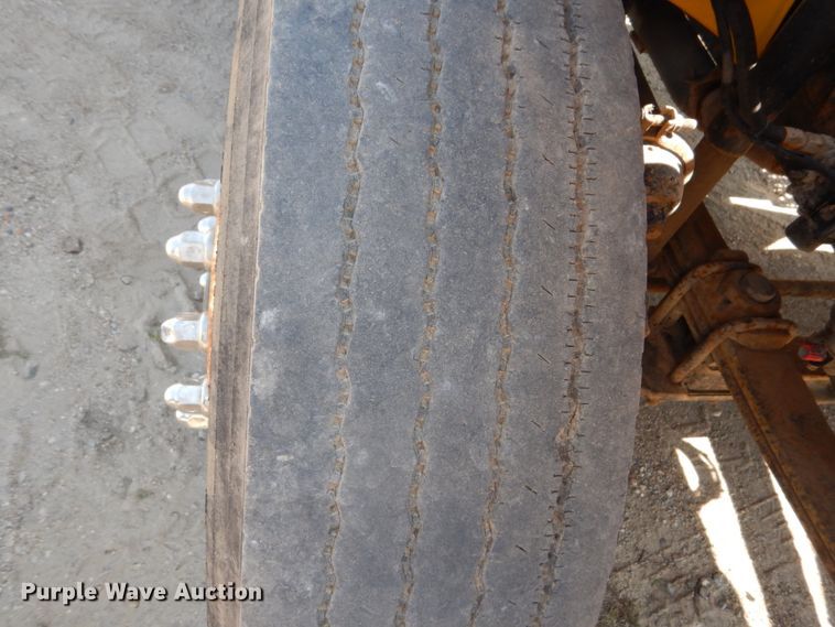 image for item FU9522 2000 Freightliner FL70 dump truck