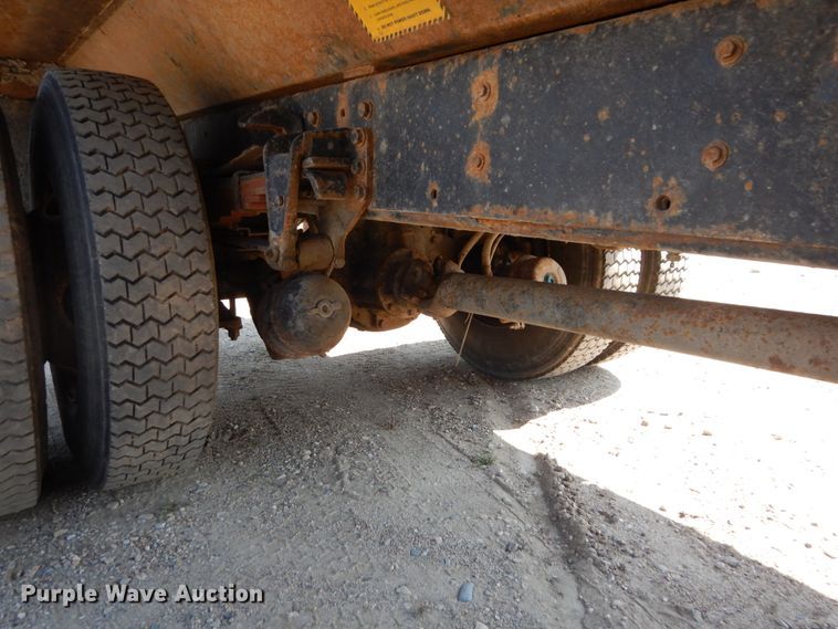 image for item FU9522 2000 Freightliner FL70 dump truck