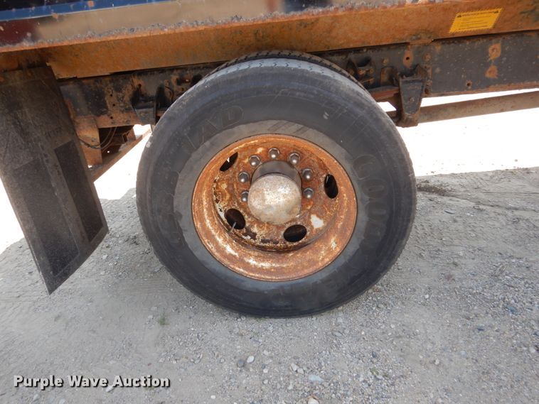 image for item FU9522 2000 Freightliner FL70 dump truck