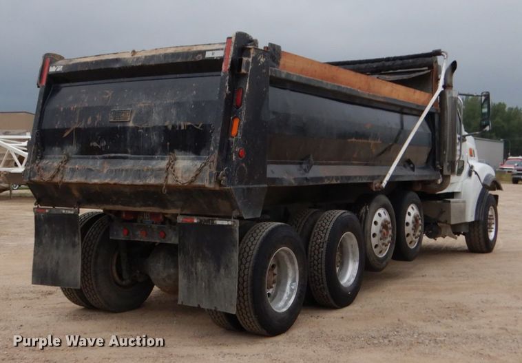 image for item FU9528 2007 Sterling L-Line dump truck
