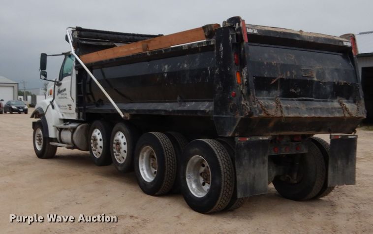 image for item FU9528 2007 Sterling L-Line dump truck