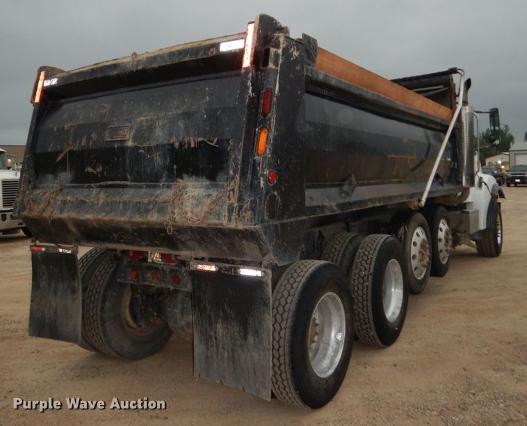 image for item FU9528 2007 Sterling L-Line dump truck