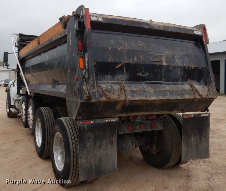 image for item FU9528 2007 Sterling L-Line dump truck