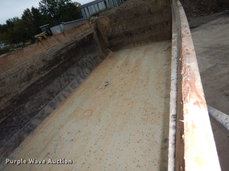 image for item FU9528 2007 Sterling L-Line dump truck