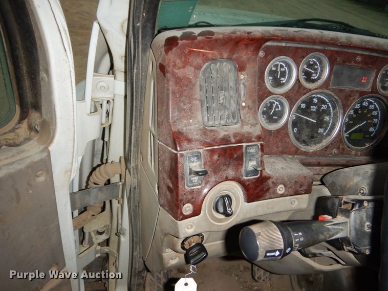 image for item FU9528 2007 Sterling L-Line dump truck