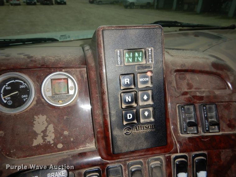 image for item FU9528 2007 Sterling L-Line dump truck