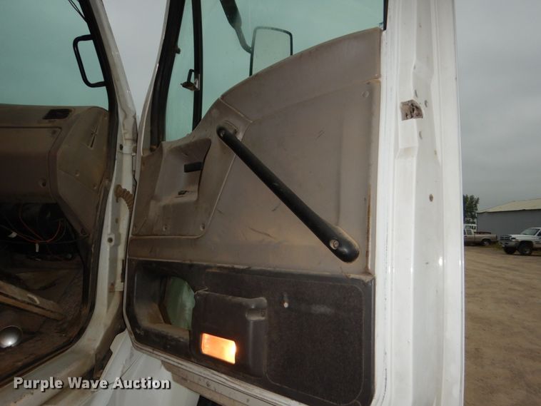 image for item FU9528 2007 Sterling L-Line dump truck