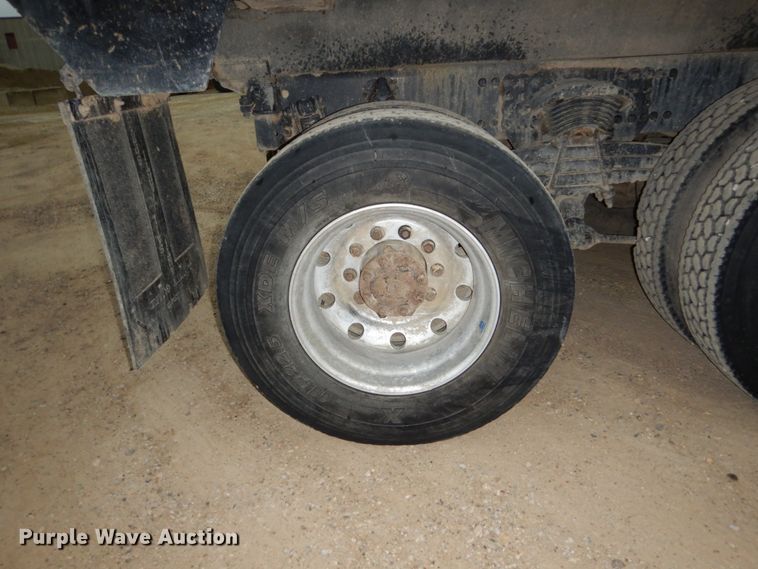 image for item FU9528 2007 Sterling L-Line dump truck