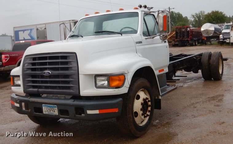 image for item FU9531 1998 Ford F800 truck cab and chassis