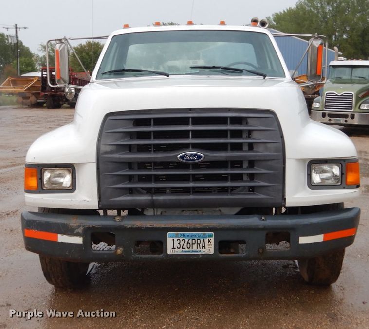 image for item FU9531 1998 Ford F800 truck cab and chassis