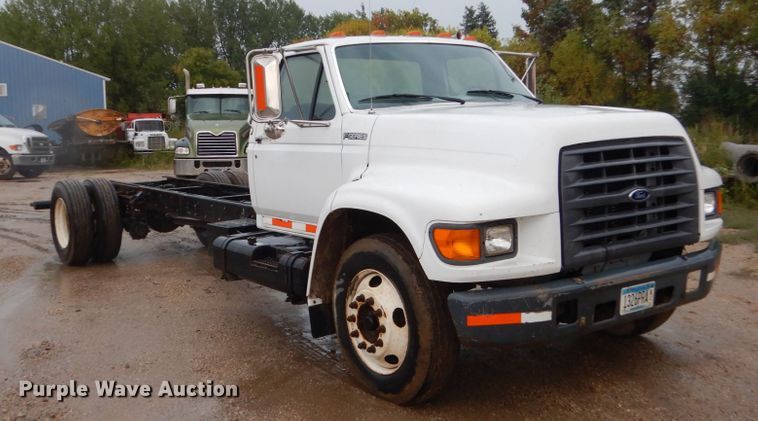 image for item FU9531 1998 Ford F800 truck cab and chassis