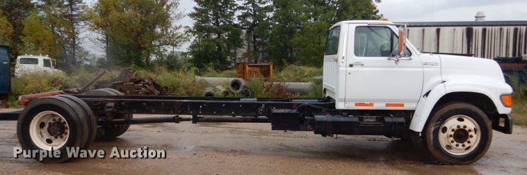 image for item FU9531 1998 Ford F800 truck cab and chassis